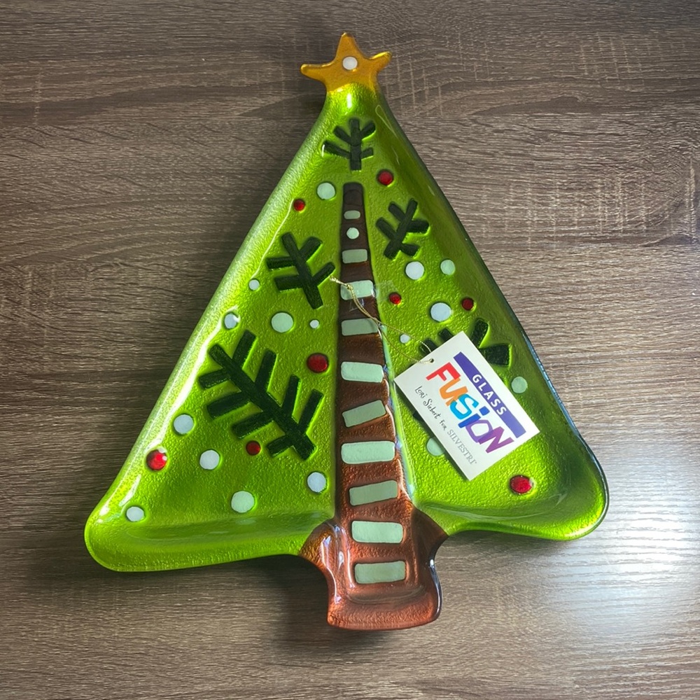 NWT Glass Fusion Green Christmas Tree Plate by Silvestri